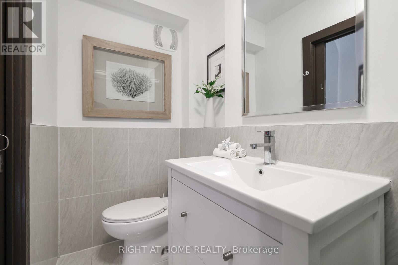 












20 WINONA DRIVE

,
Toronto (Wychwood),




Ontario
M6G3S6

