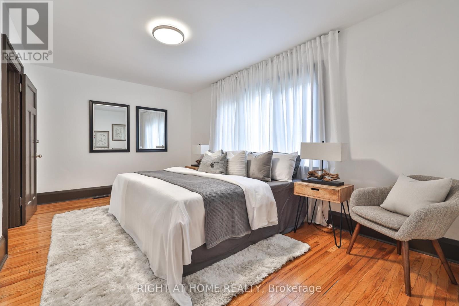 












20 WINONA DRIVE

,
Toronto (Wychwood),




Ontario
M6G3S6

