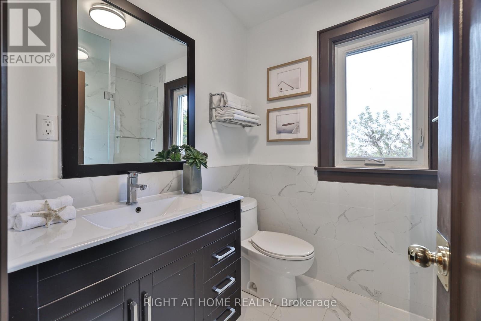 












20 WINONA DRIVE

,
Toronto (Wychwood),




Ontario
M6G3S6

