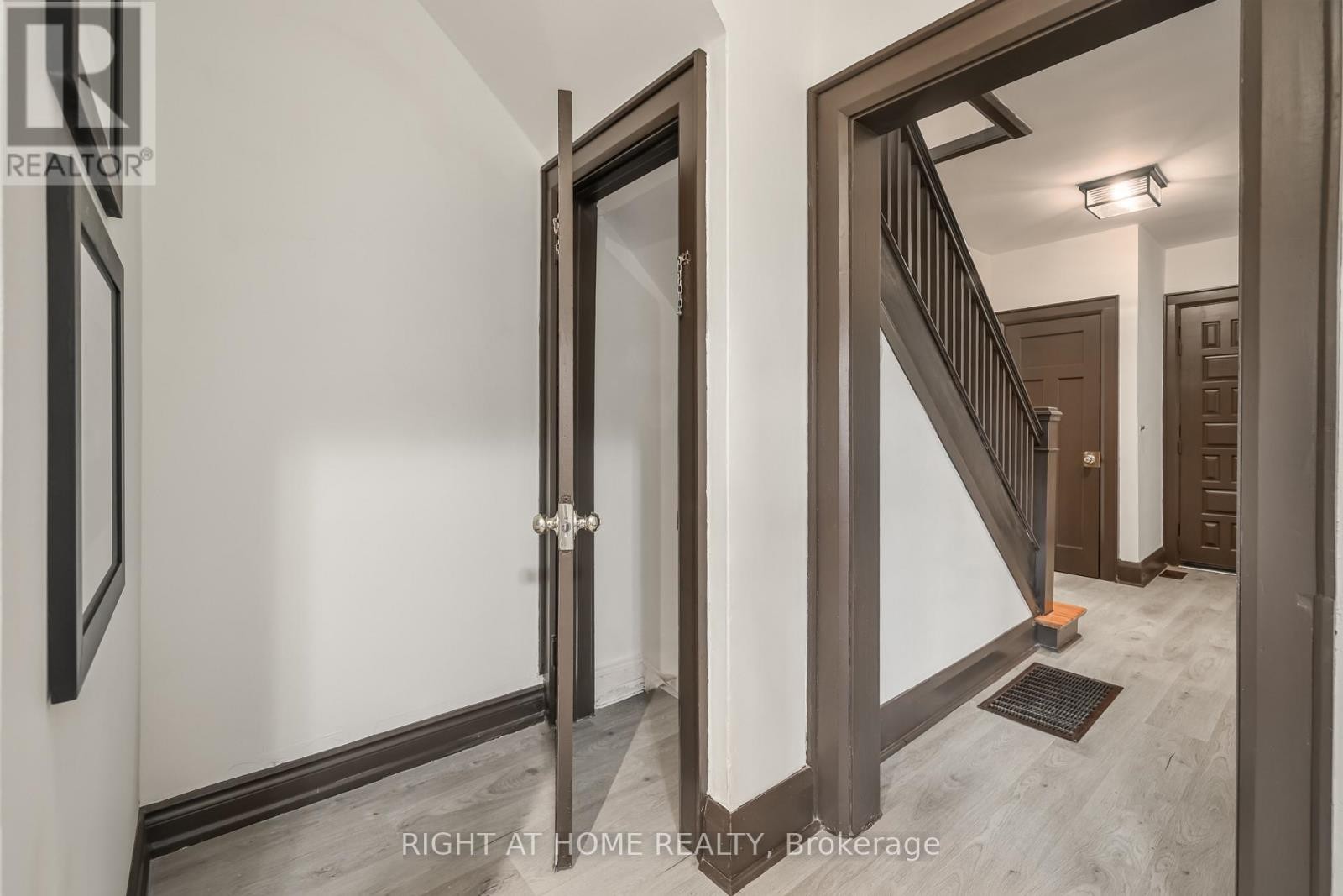 












20 WINONA DRIVE

,
Toronto (Wychwood),




Ontario
M6G3S6

