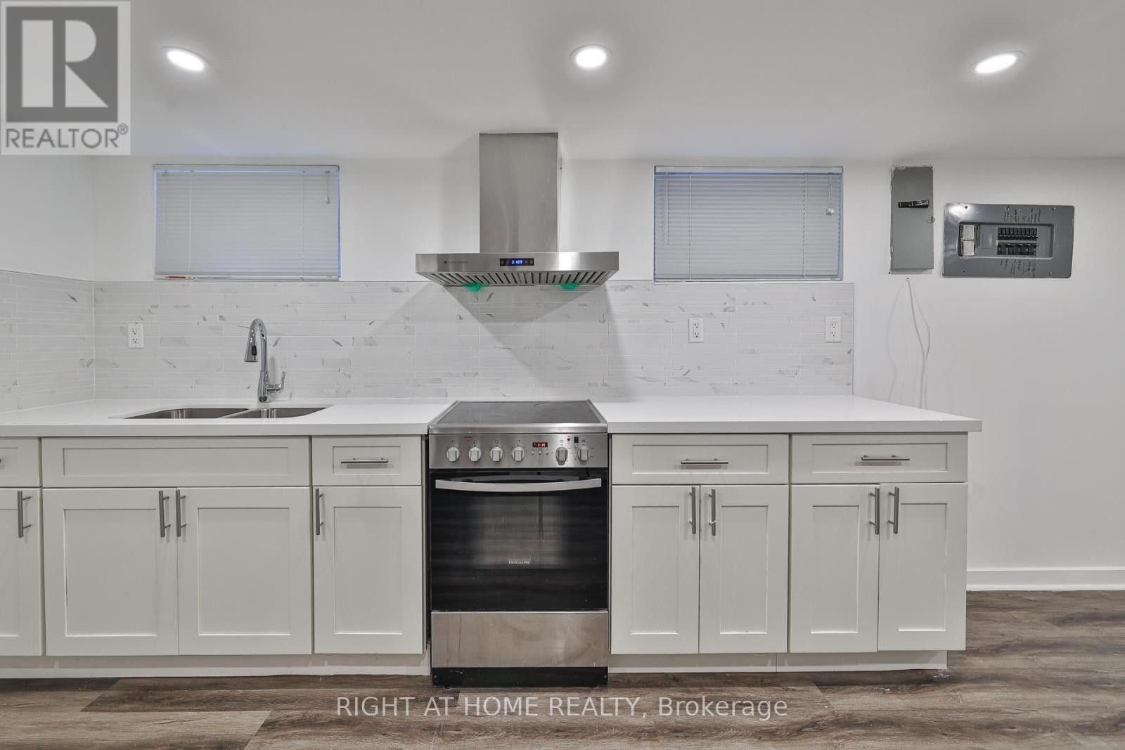 












20 WINONA DRIVE

,
Toronto (Wychwood),




Ontario
M6G3S6

