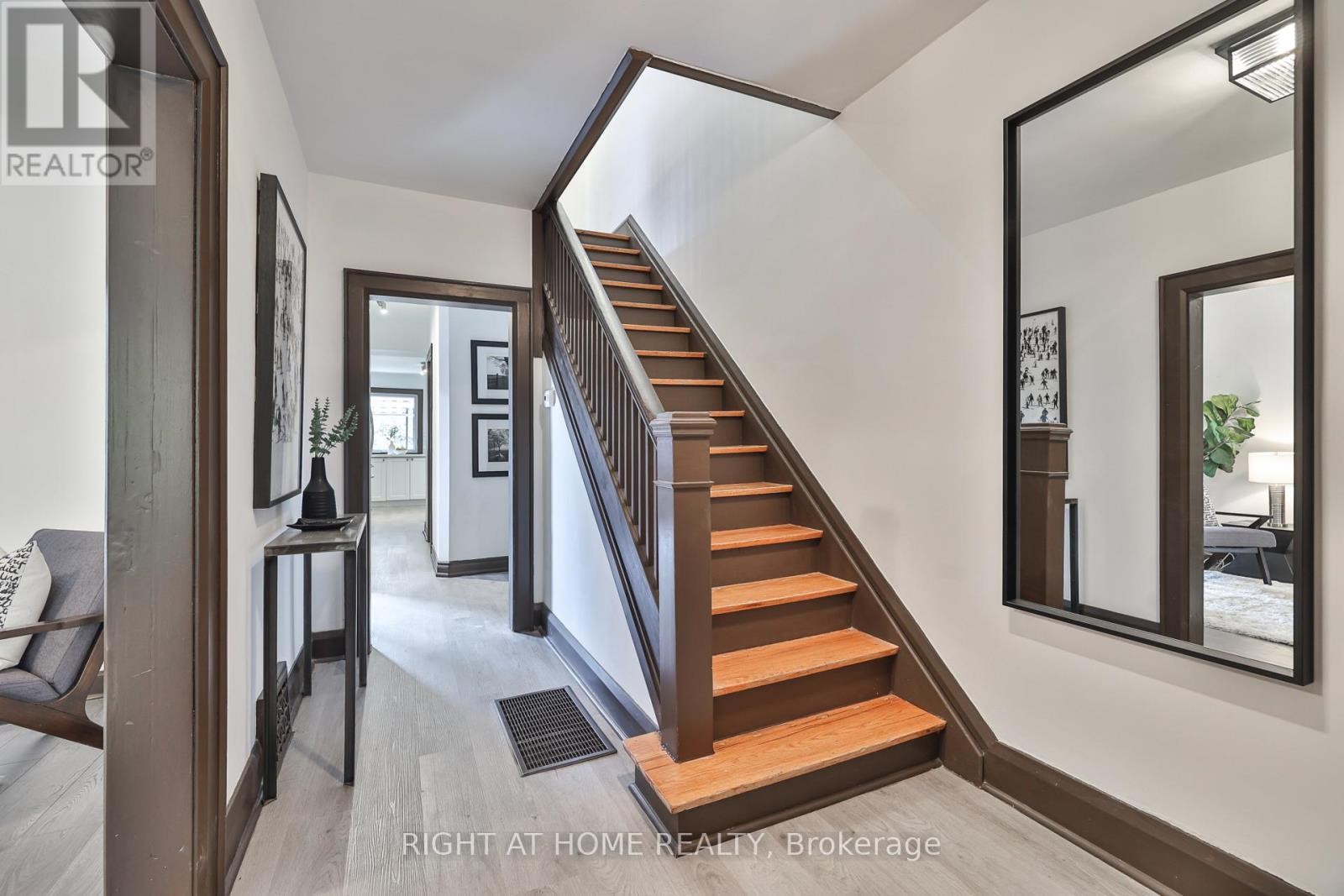 












20 WINONA DRIVE

,
Toronto (Wychwood),




Ontario
M6G3S6

