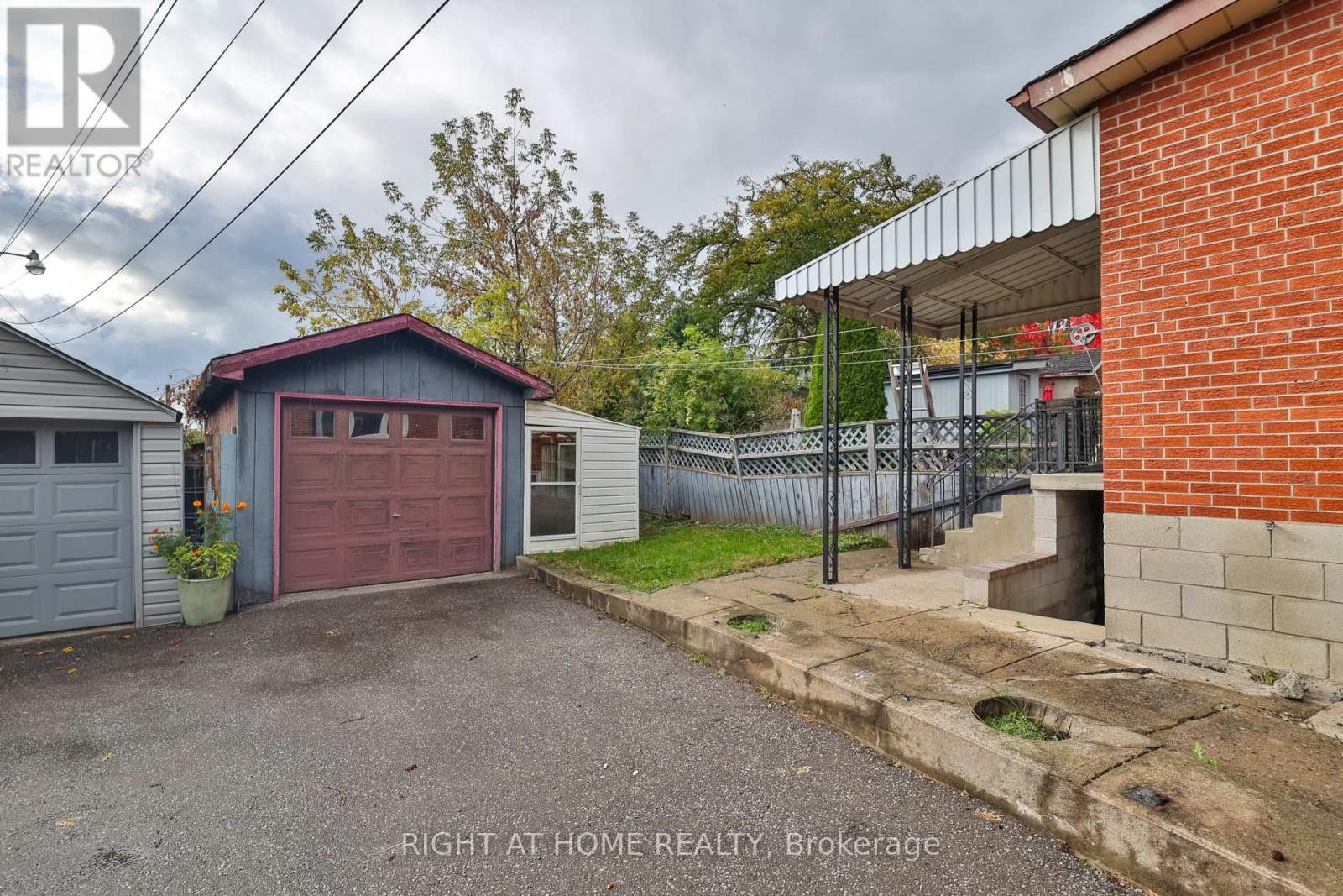 












20 WINONA DRIVE

,
Toronto (Wychwood),




Ontario
M6G3S6

