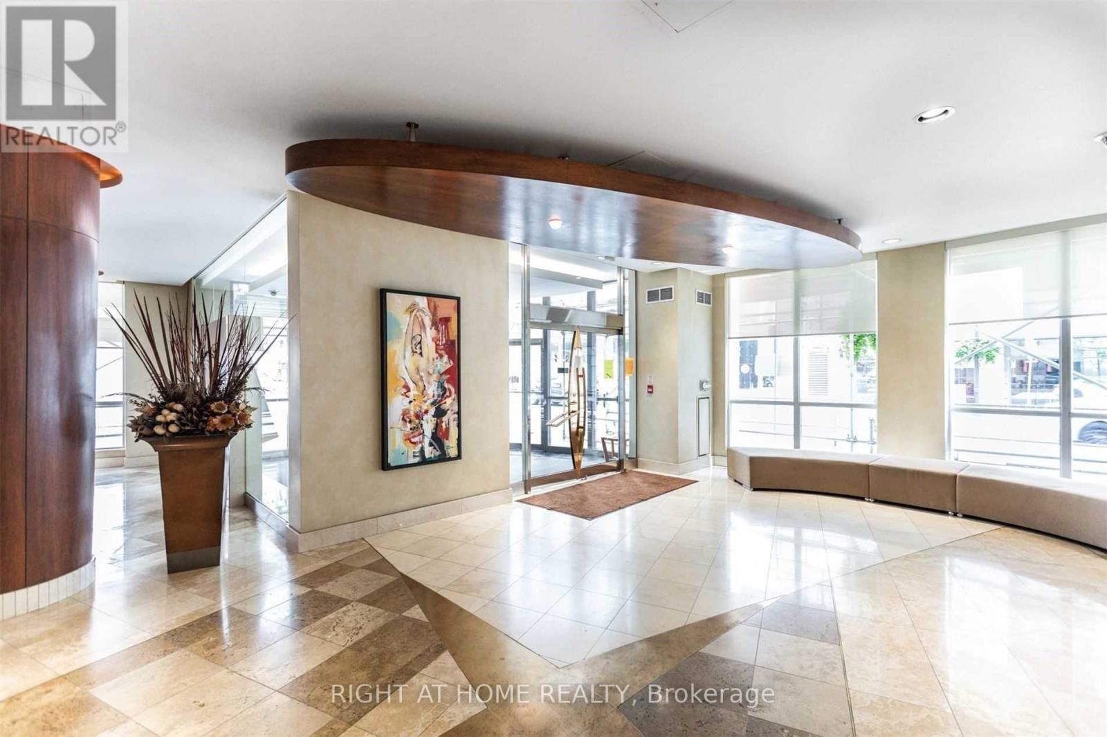 












1019 - 168 SIMCOE STREET

,
Toronto (Waterfront Communities),




Ontario
M5H4C9

