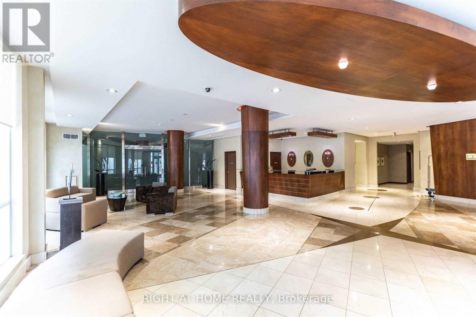 












1019 - 168 SIMCOE STREET

,
Toronto (Waterfront Communities),




Ontario
M5H4C9

