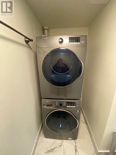 












1019 - 168 SIMCOE STREET

,
Toronto (Waterfront Communities),




Ontario
M5H4C9

