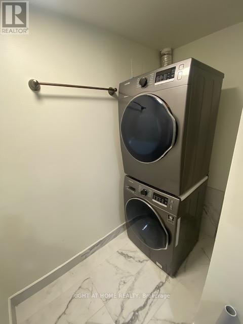 












1019 - 168 SIMCOE STREET

,
Toronto (Waterfront Communities),




Ontario
M5H4C9

