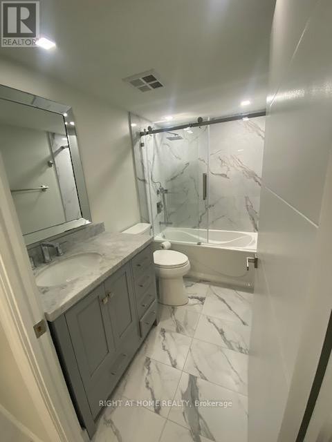 












1019 - 168 SIMCOE STREET

,
Toronto (Waterfront Communities),




Ontario
M5H4C9

