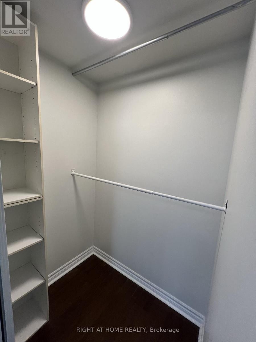 












1019 - 168 SIMCOE STREET

,
Toronto (Waterfront Communities),




Ontario
M5H4C9

