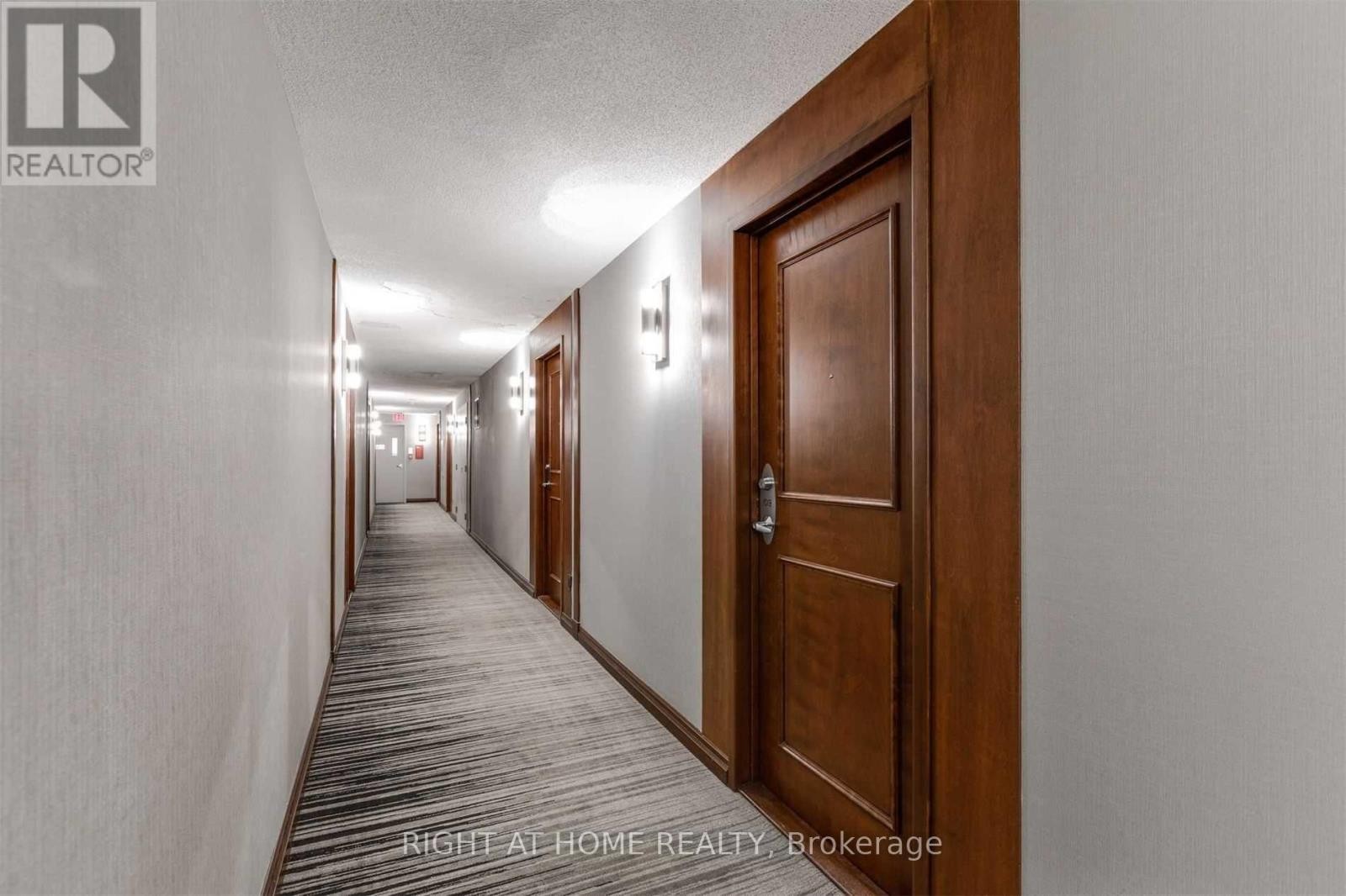 












1019 - 168 SIMCOE STREET

,
Toronto (Waterfront Communities),




Ontario
M5H4C9

