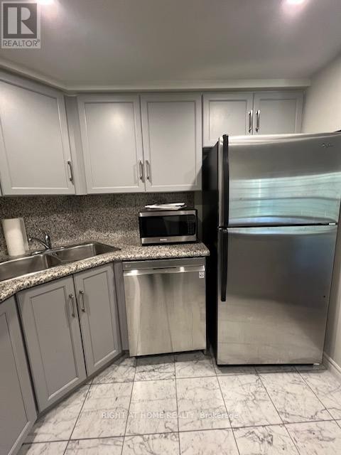 












1019 - 168 SIMCOE STREET

,
Toronto (Waterfront Communities),




Ontario
M5H4C9

