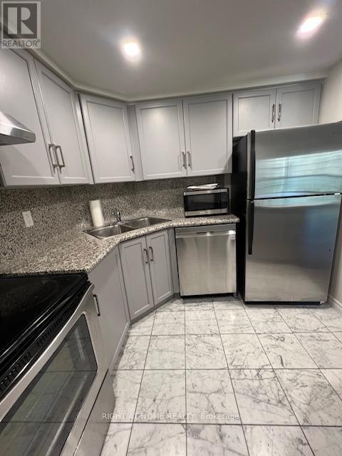 












1019 - 168 SIMCOE STREET

,
Toronto (Waterfront Communities),




Ontario
M5H4C9

