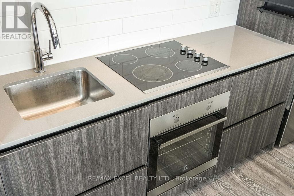 












1009 - 225 SUMACH STREET

,
Toronto (Regent Park),




Ontario
M5A0P8

