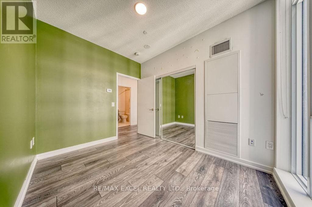 












1009 - 225 SUMACH STREET

,
Toronto (Regent Park),




Ontario
M5A0P8

