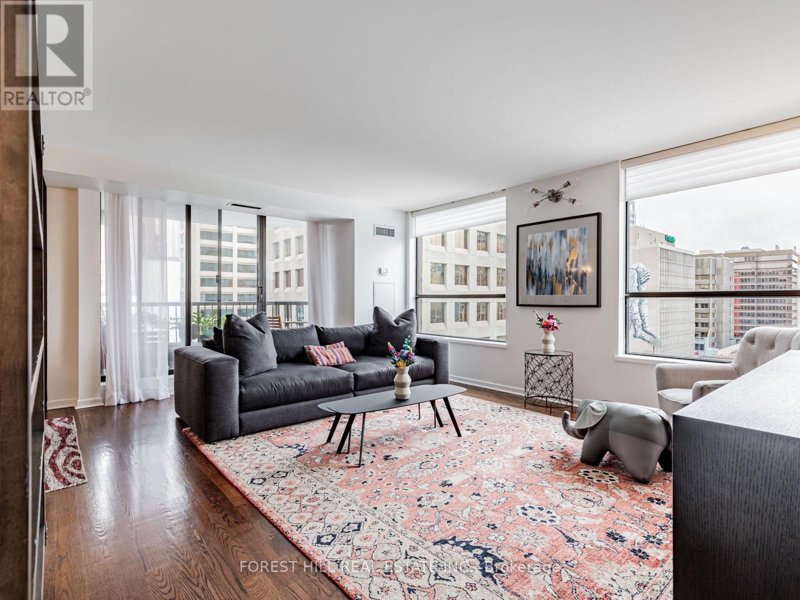 












902 - 47 ST CLAIR AVENUE W

,
Toronto (Yonge-St. Clair),




Ontario
M4V3A5

