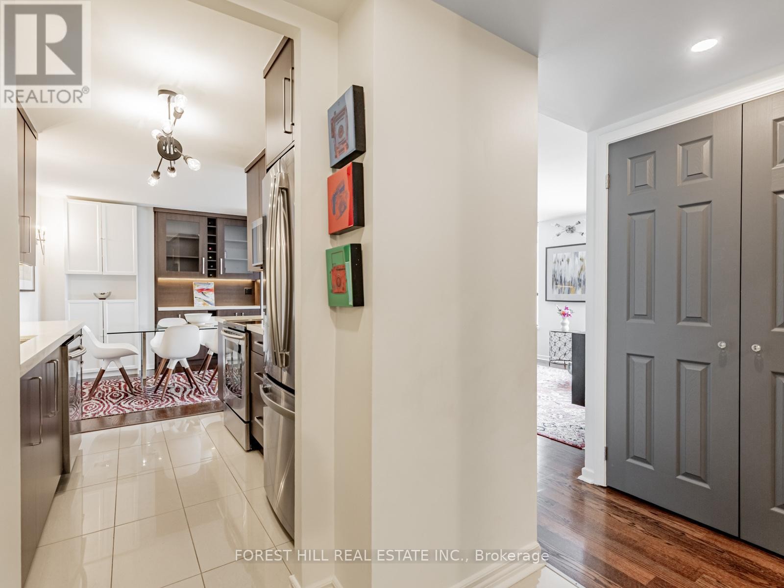 












902 - 47 ST CLAIR AVENUE W

,
Toronto (Yonge-St. Clair),




Ontario
M4V3A5

