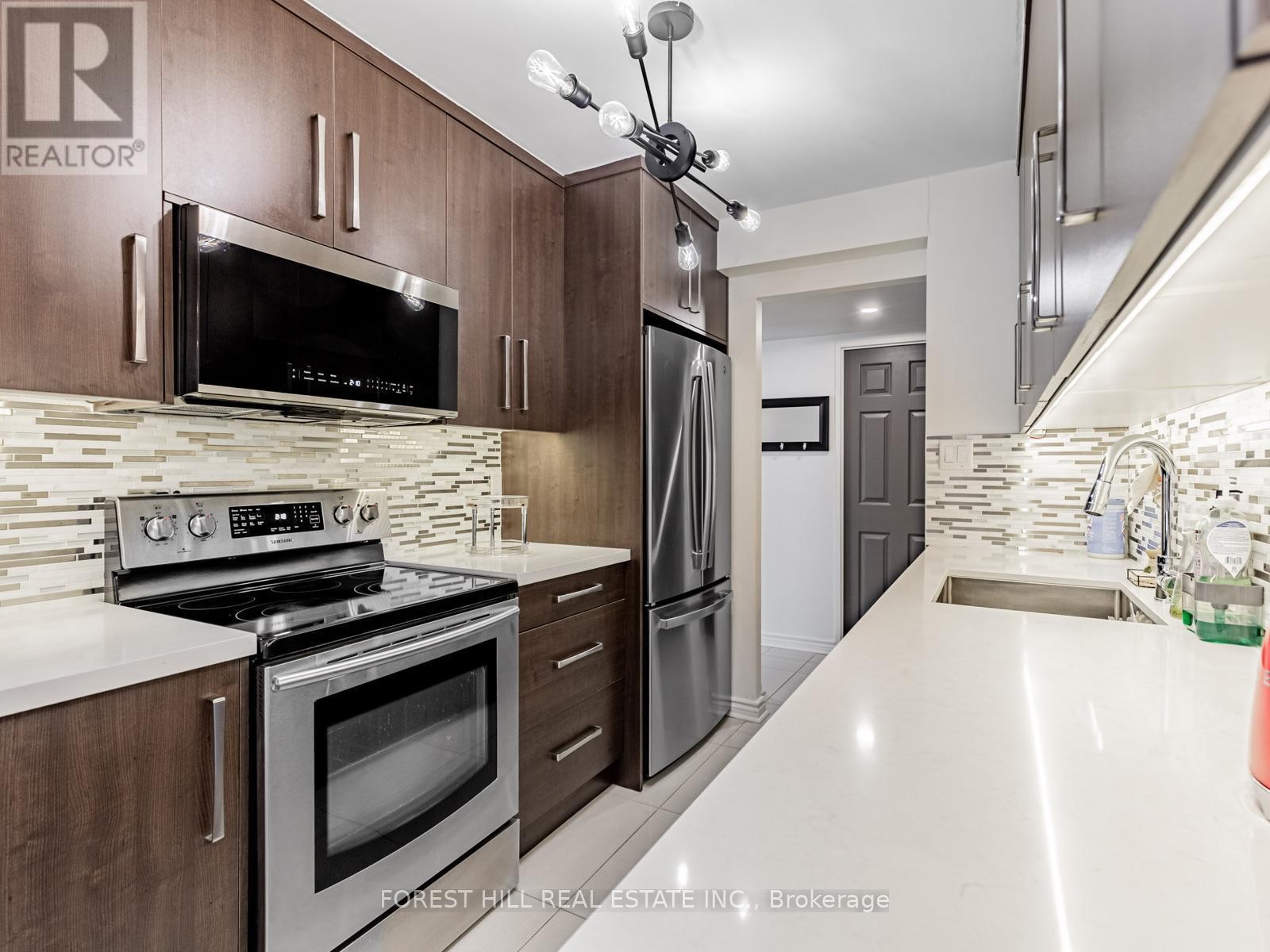 












902 - 47 ST CLAIR AVENUE W

,
Toronto (Yonge-St. Clair),




Ontario
M4V3A5

