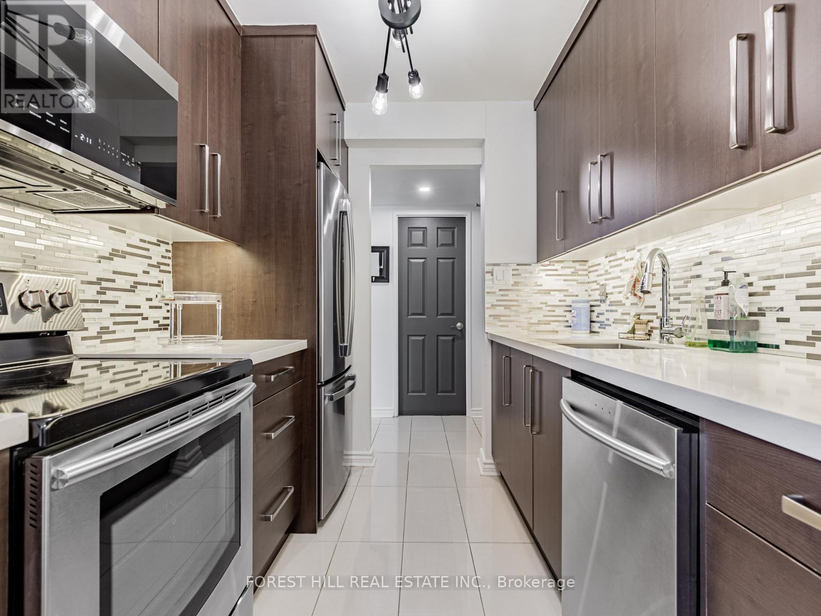 












902 - 47 ST CLAIR AVENUE W

,
Toronto (Yonge-St. Clair),




Ontario
M4V3A5

