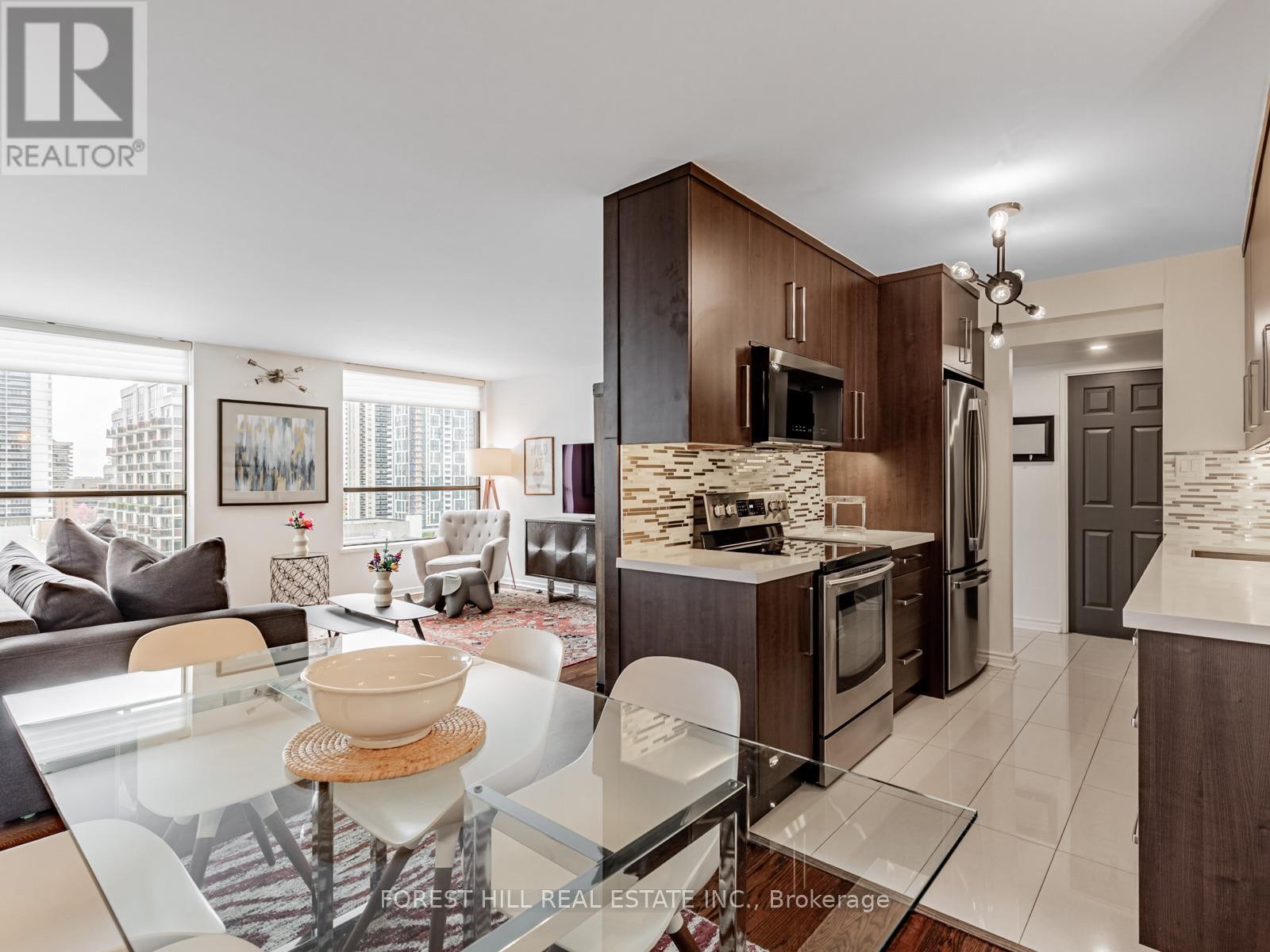 












902 - 47 ST CLAIR AVENUE W

,
Toronto (Yonge-St. Clair),




Ontario
M4V3A5

