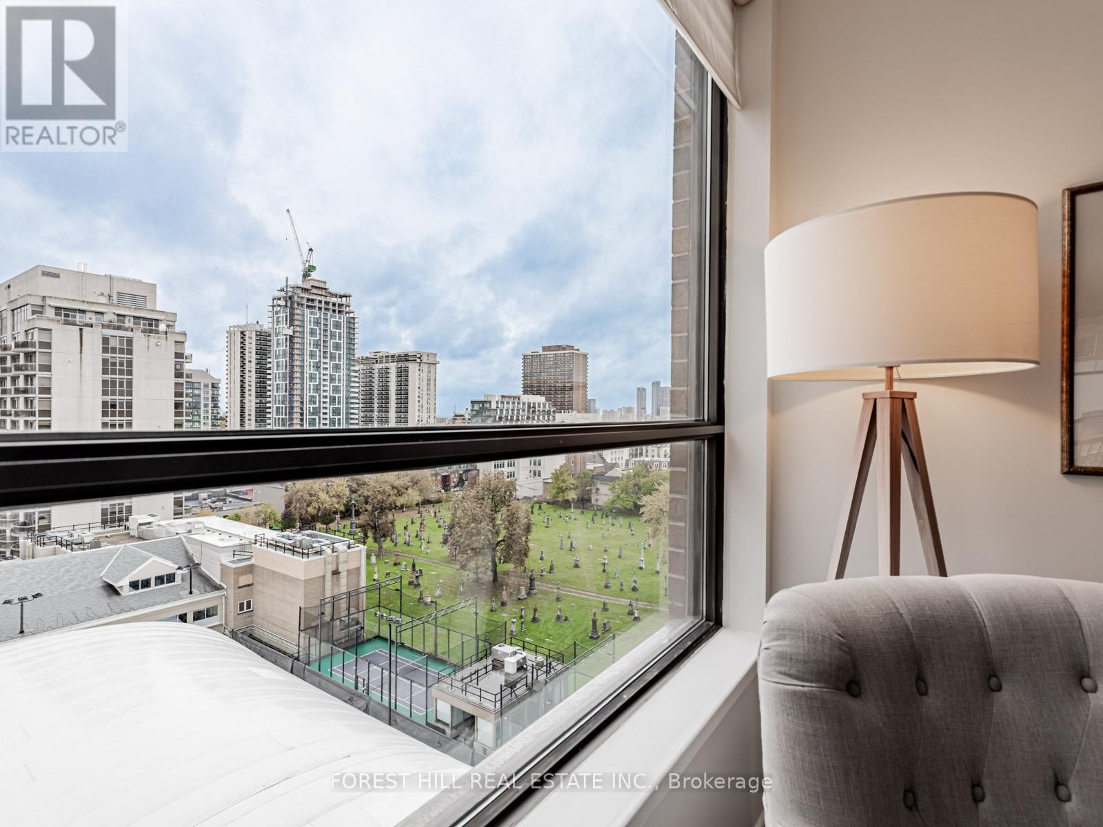 












902 - 47 ST CLAIR AVENUE W

,
Toronto (Yonge-St. Clair),




Ontario
M4V3A5

