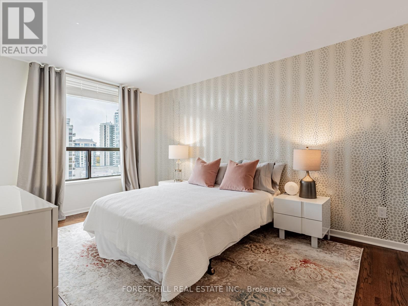 












902 - 47 ST CLAIR AVENUE W

,
Toronto (Yonge-St. Clair),




Ontario
M4V3A5

