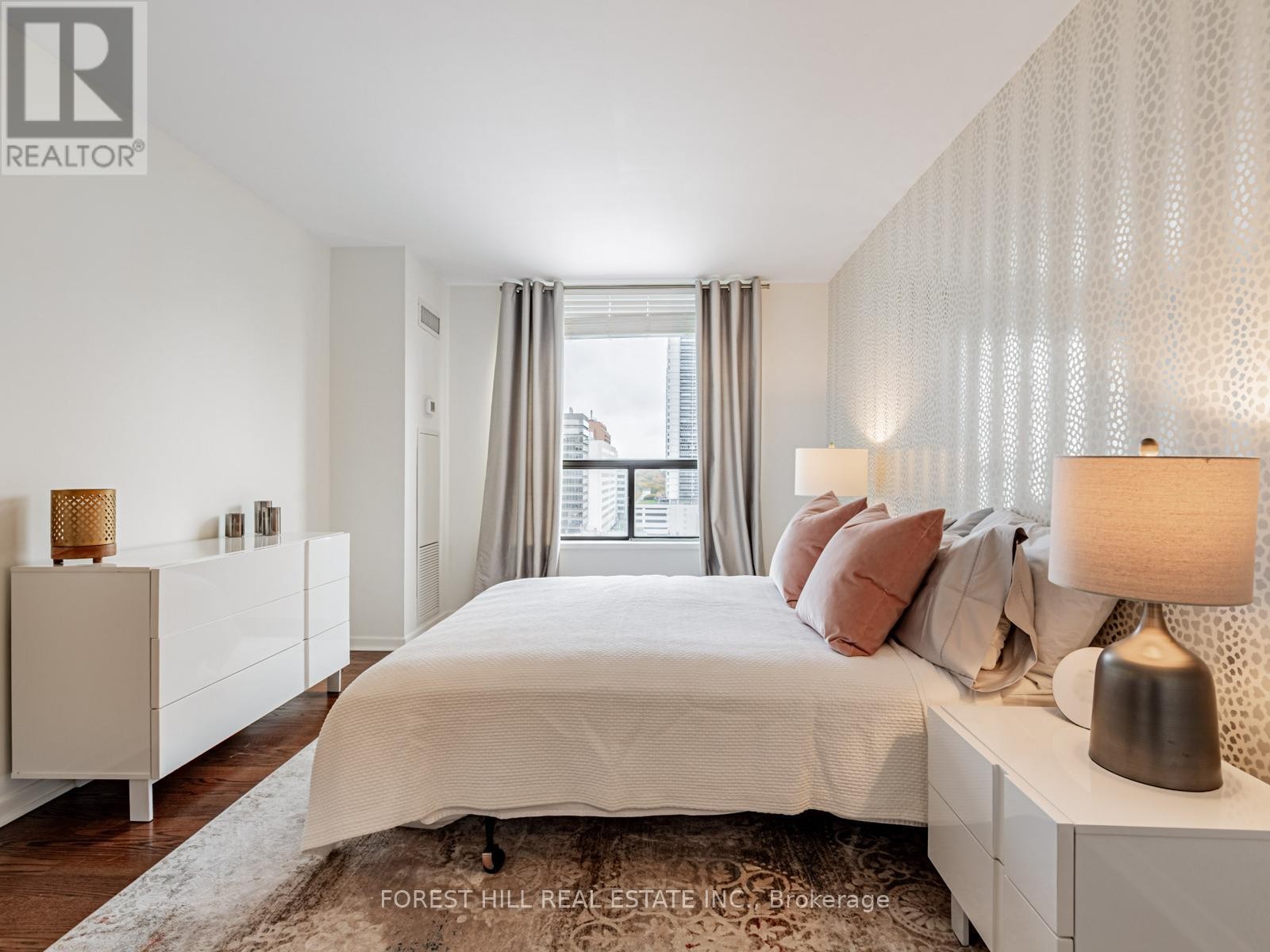 












902 - 47 ST CLAIR AVENUE W

,
Toronto (Yonge-St. Clair),




Ontario
M4V3A5

