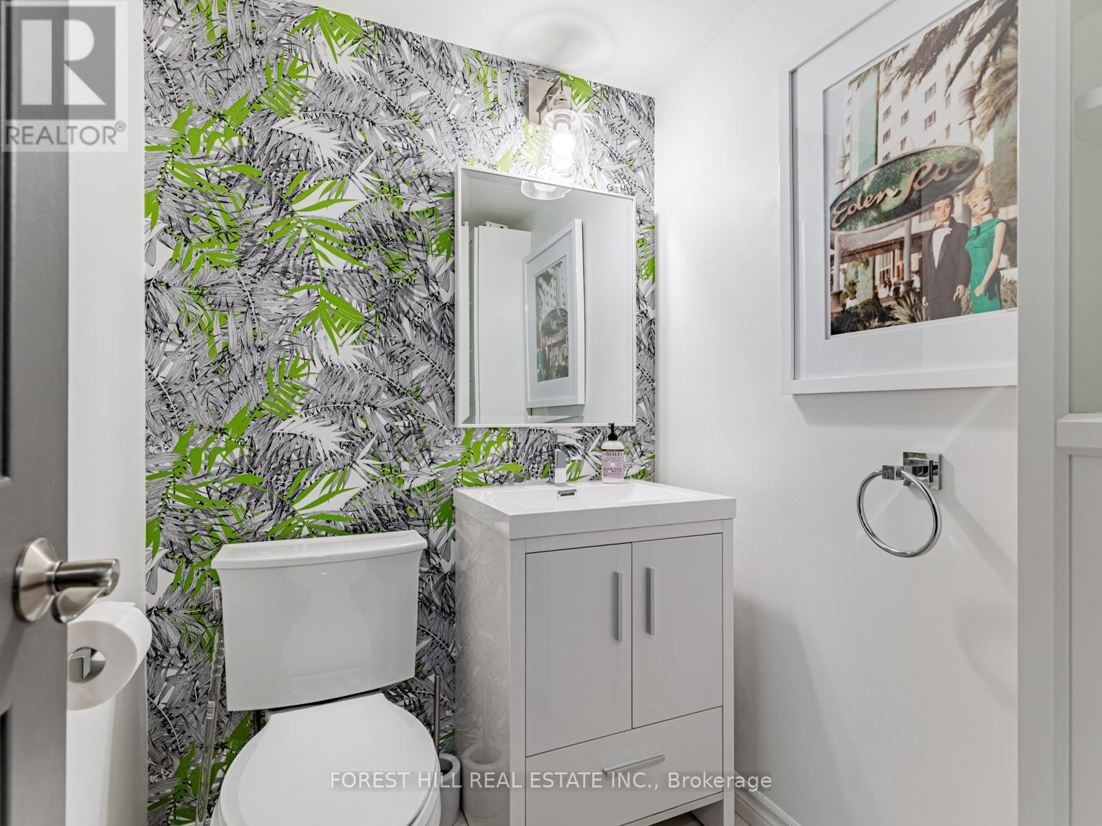 












902 - 47 ST CLAIR AVENUE W

,
Toronto (Yonge-St. Clair),




Ontario
M4V3A5

