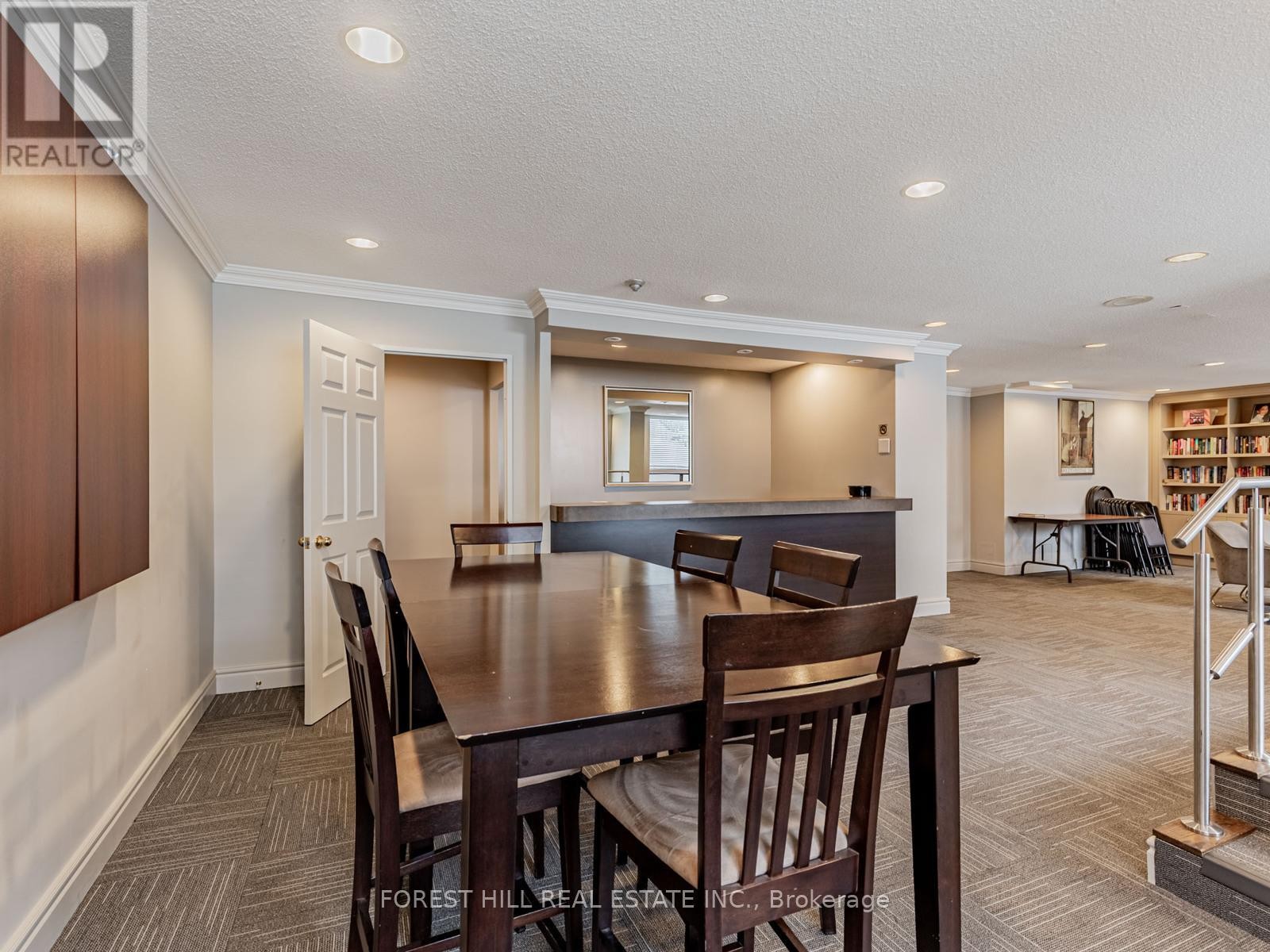 












902 - 47 ST CLAIR AVENUE W

,
Toronto (Yonge-St. Clair),




Ontario
M4V3A5

