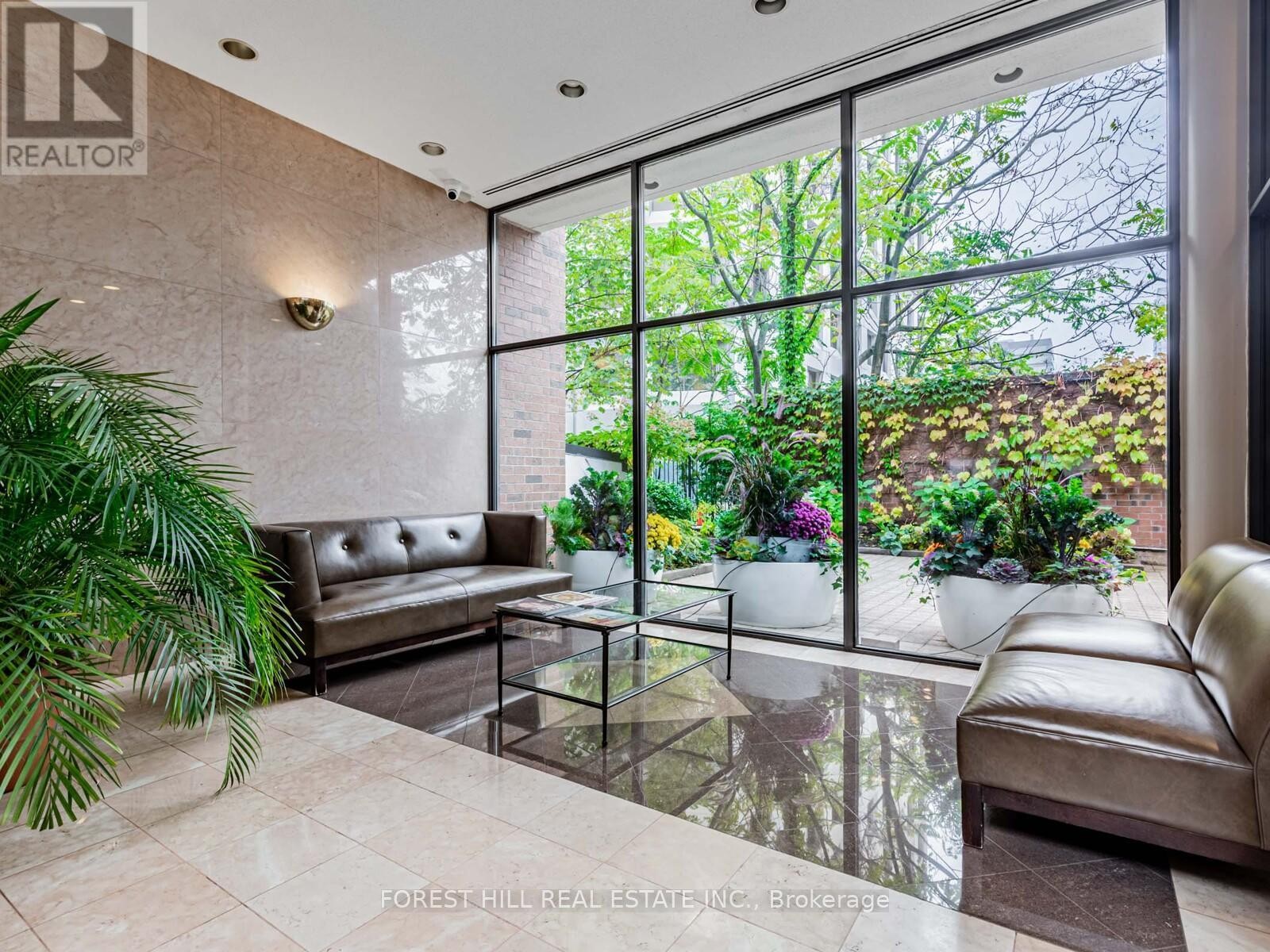 












902 - 47 ST CLAIR AVENUE W

,
Toronto (Yonge-St. Clair),




Ontario
M4V3A5

