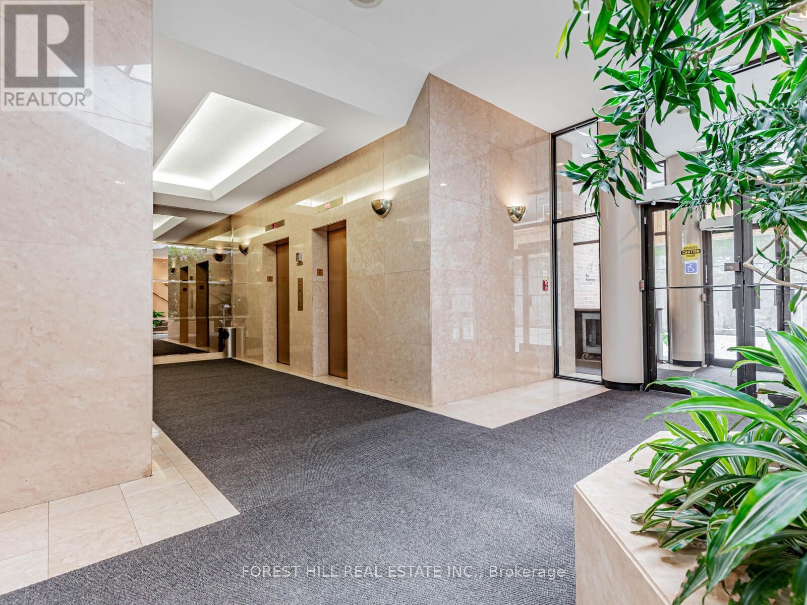 












902 - 47 ST CLAIR AVENUE W

,
Toronto (Yonge-St. Clair),




Ontario
M4V3A5

