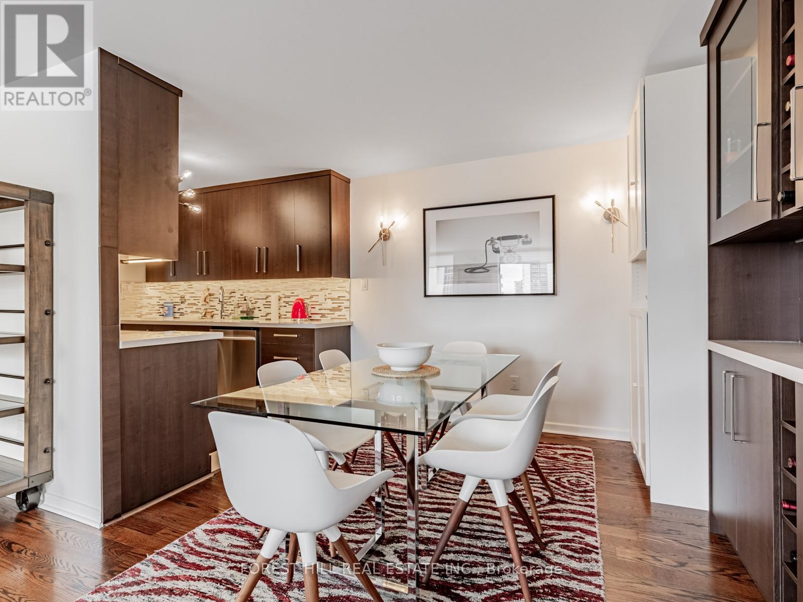 












902 - 47 ST CLAIR AVENUE W

,
Toronto (Yonge-St. Clair),




Ontario
M4V3A5

