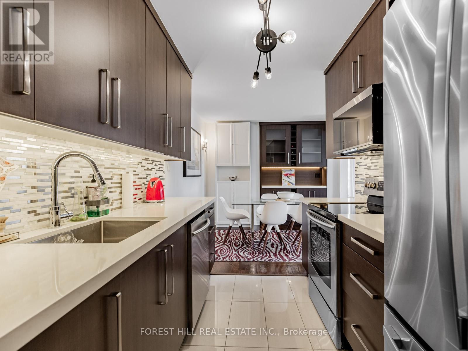 












902 - 47 ST CLAIR AVENUE W

,
Toronto (Yonge-St. Clair),




Ontario
M4V3A5

