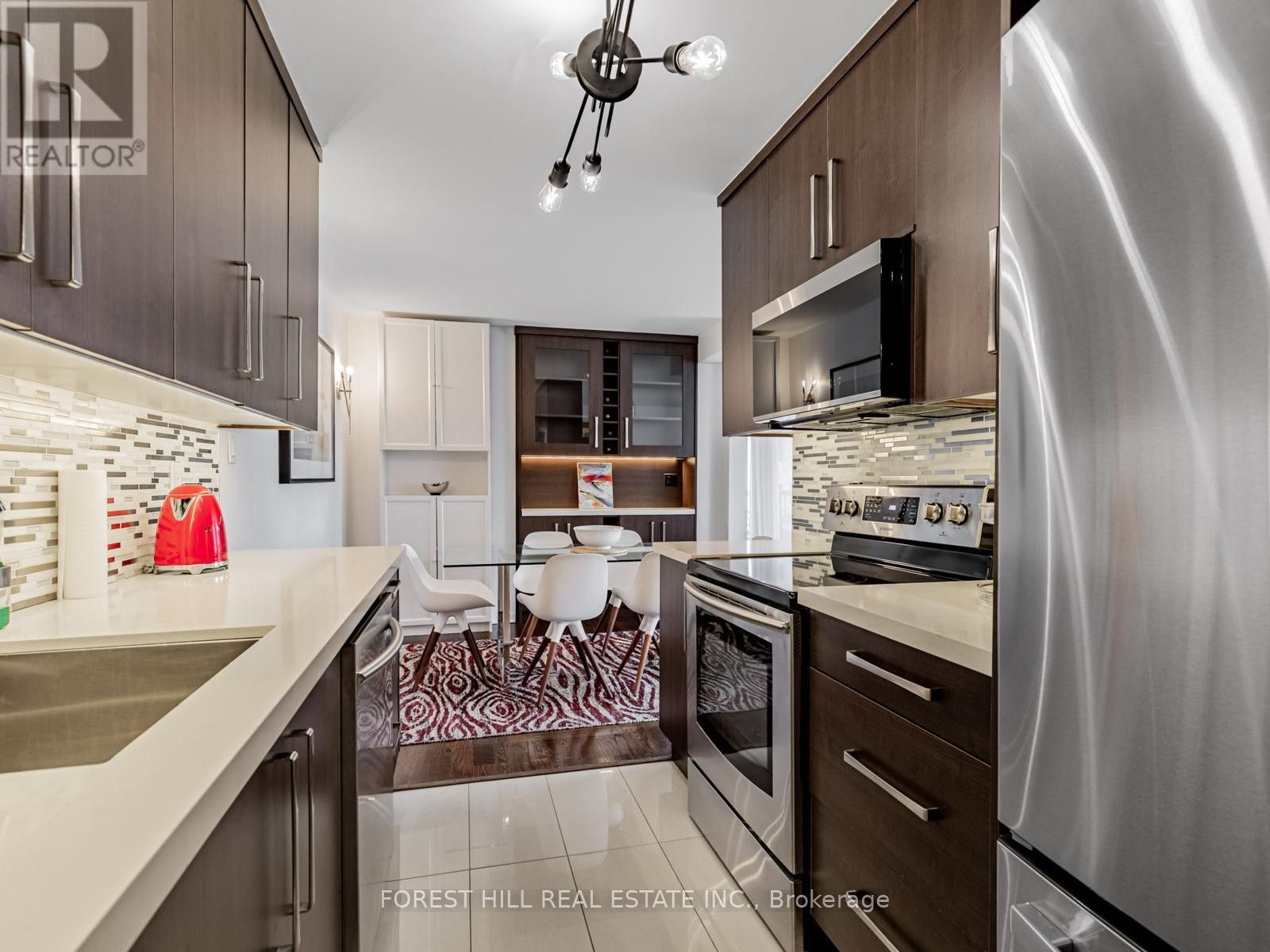 












902 - 47 ST CLAIR AVENUE W

,
Toronto (Yonge-St. Clair),




Ontario
M4V3A5

