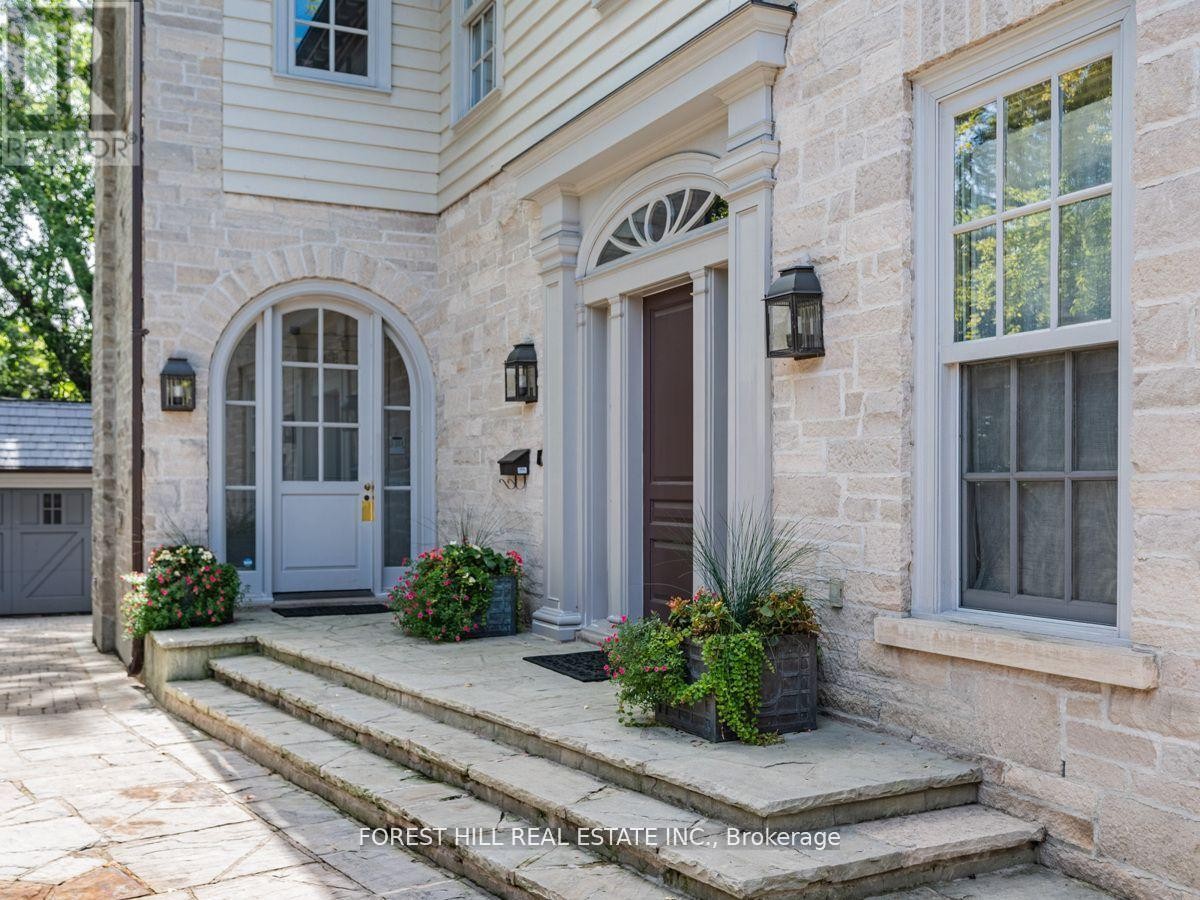 












1 BURTON ROAD

,
Toronto (Forest Hill South),




Ontario
M5P1T6

