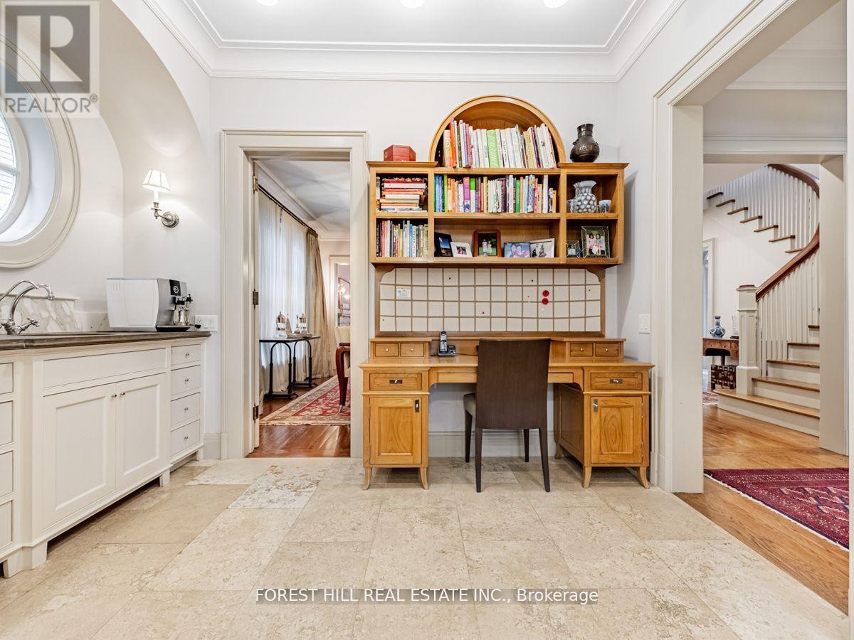 












1 BURTON ROAD

,
Toronto (Forest Hill South),




Ontario
M5P1T6

