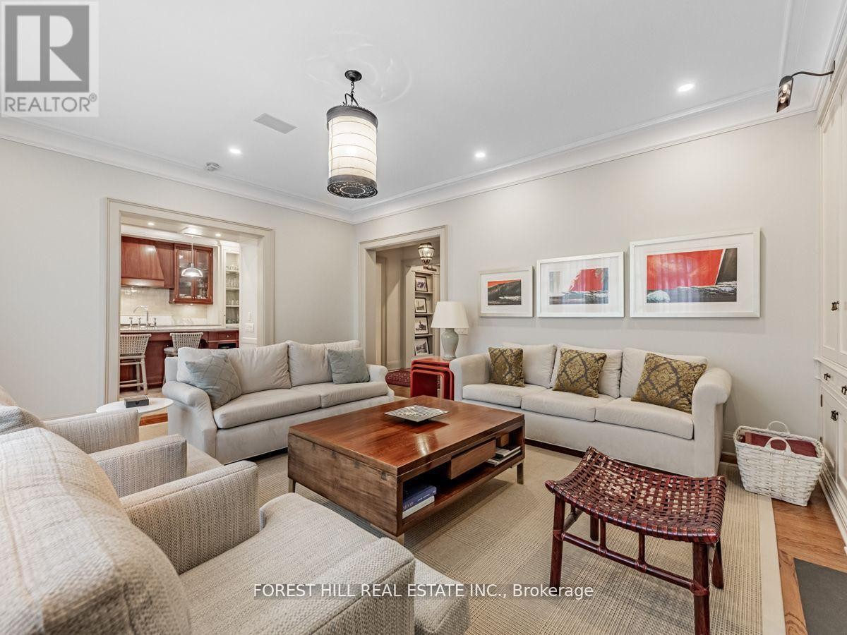 












1 BURTON ROAD

,
Toronto (Forest Hill South),




Ontario
M5P1T6

