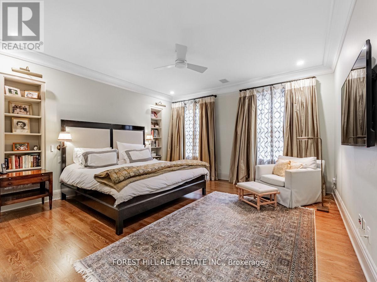 












1 BURTON ROAD

,
Toronto (Forest Hill South),




Ontario
M5P1T6

