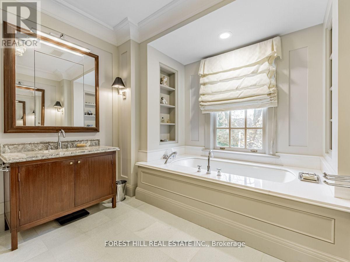 












1 BURTON ROAD

,
Toronto (Forest Hill South),




Ontario
M5P1T6

