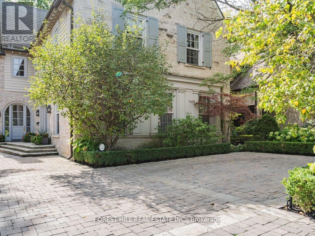 












1 BURTON ROAD

,
Toronto (Forest Hill South),




Ontario
M5P1T6

