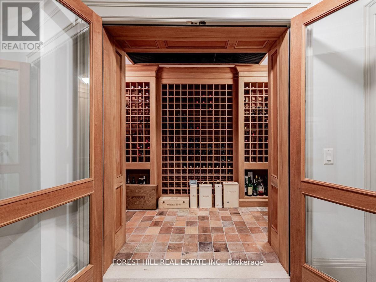 












1 BURTON ROAD

,
Toronto (Forest Hill South),




Ontario
M5P1T6

