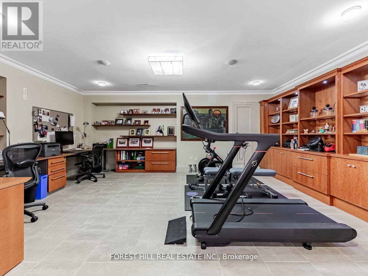 












1 BURTON ROAD

,
Toronto (Forest Hill South),




Ontario
M5P1T6

