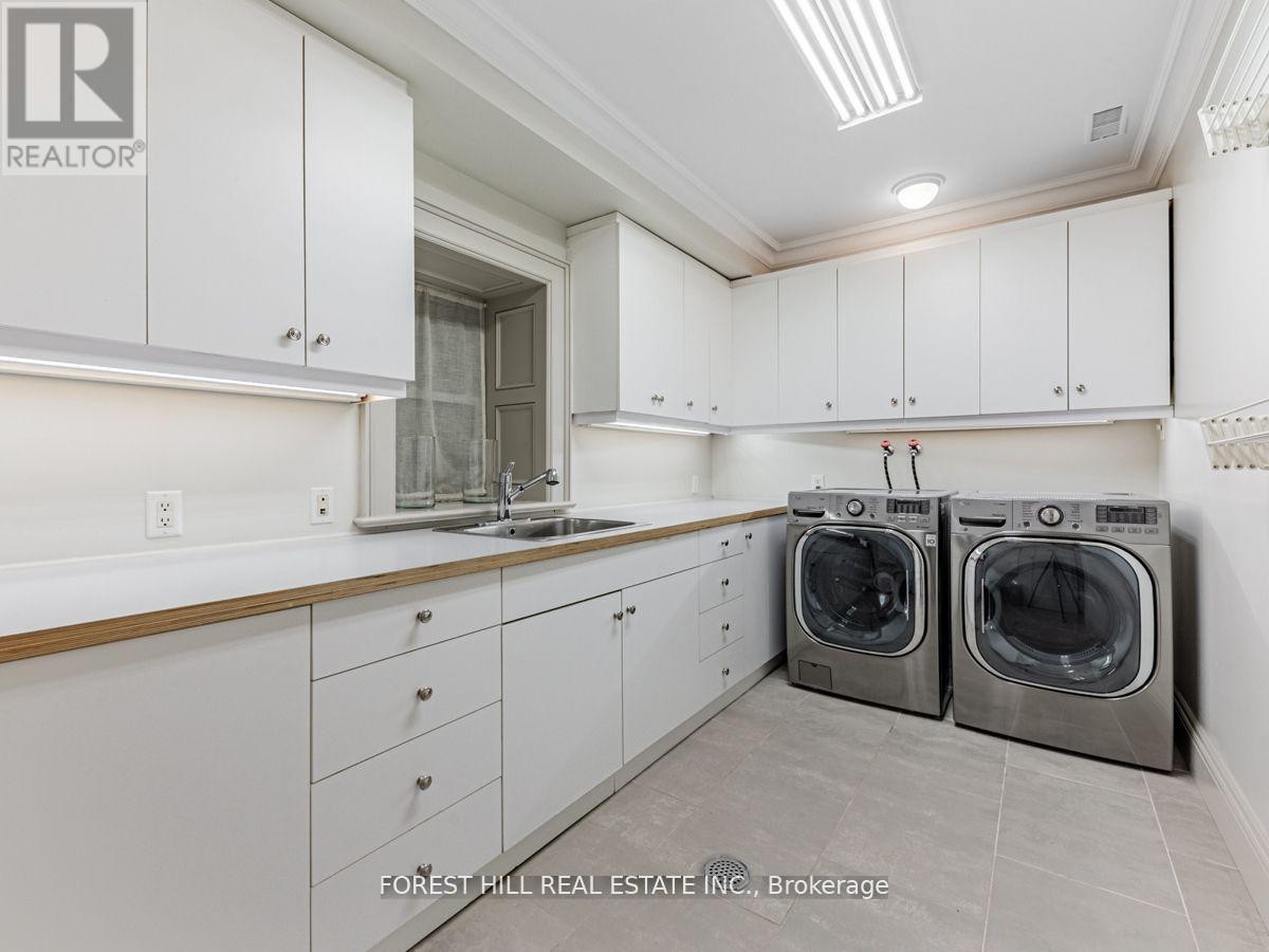 












1 BURTON ROAD

,
Toronto (Forest Hill South),




Ontario
M5P1T6

