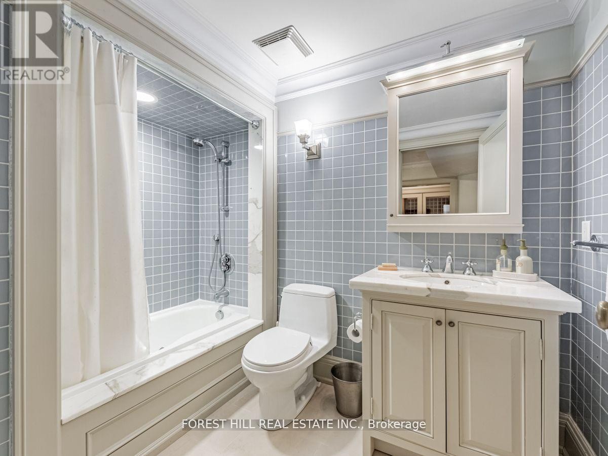 












1 BURTON ROAD

,
Toronto (Forest Hill South),




Ontario
M5P1T6

