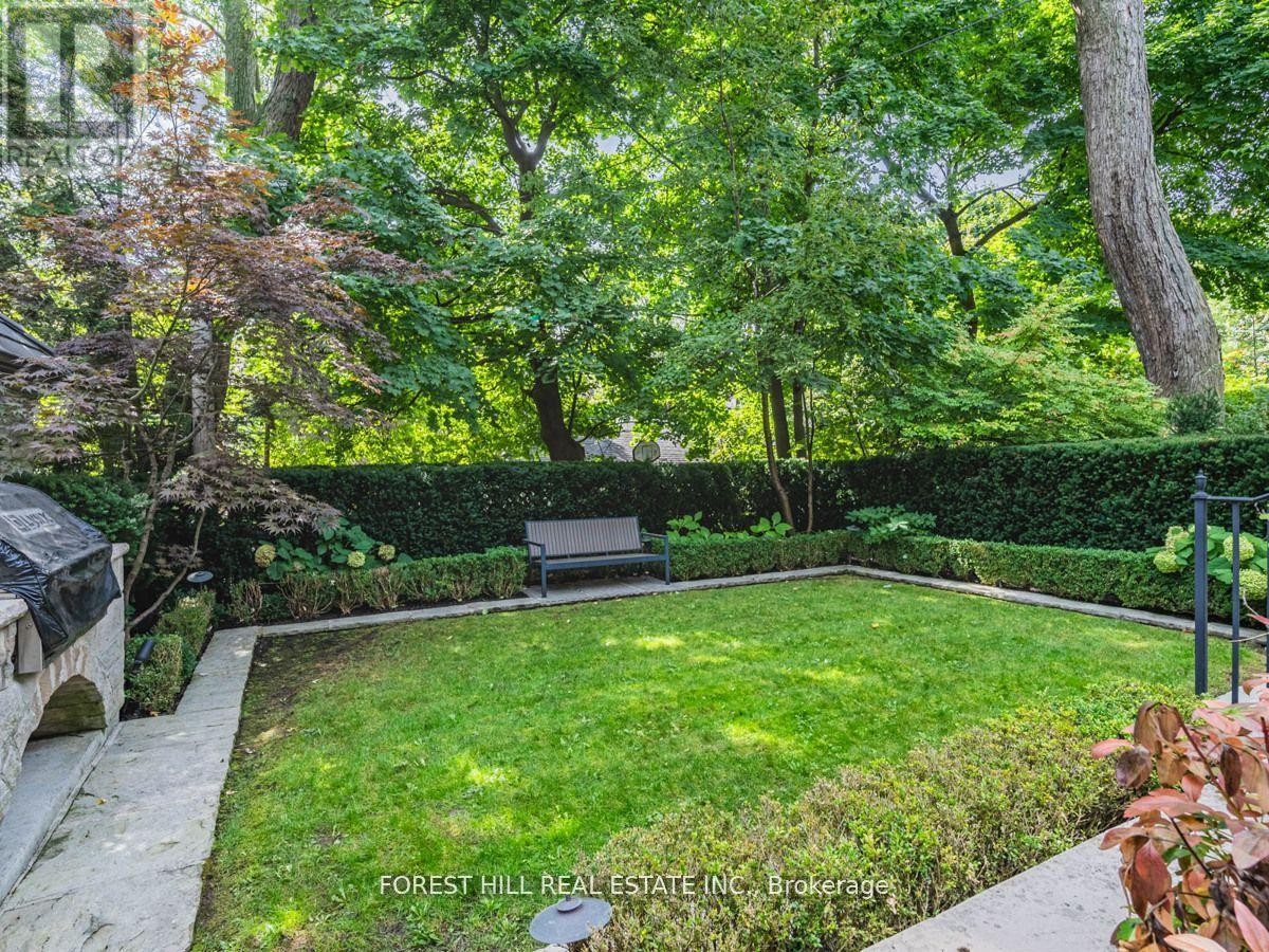 












1 BURTON ROAD

,
Toronto (Forest Hill South),




Ontario
M5P1T6

