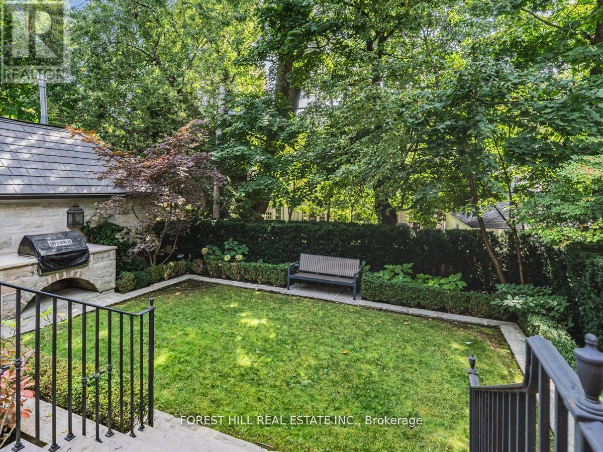 












1 BURTON ROAD

,
Toronto (Forest Hill South),




Ontario
M5P1T6

