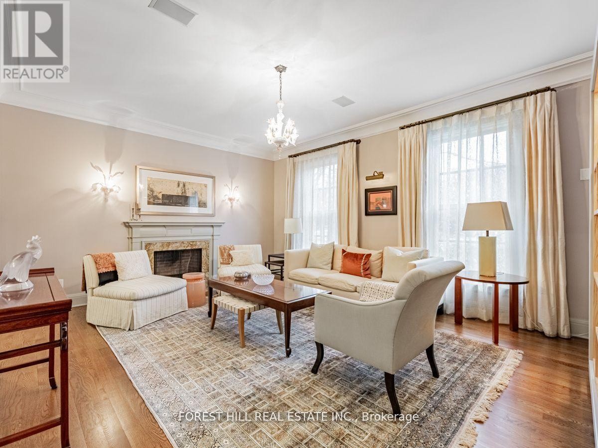 












1 BURTON ROAD

,
Toronto (Forest Hill South),




Ontario
M5P1T6

