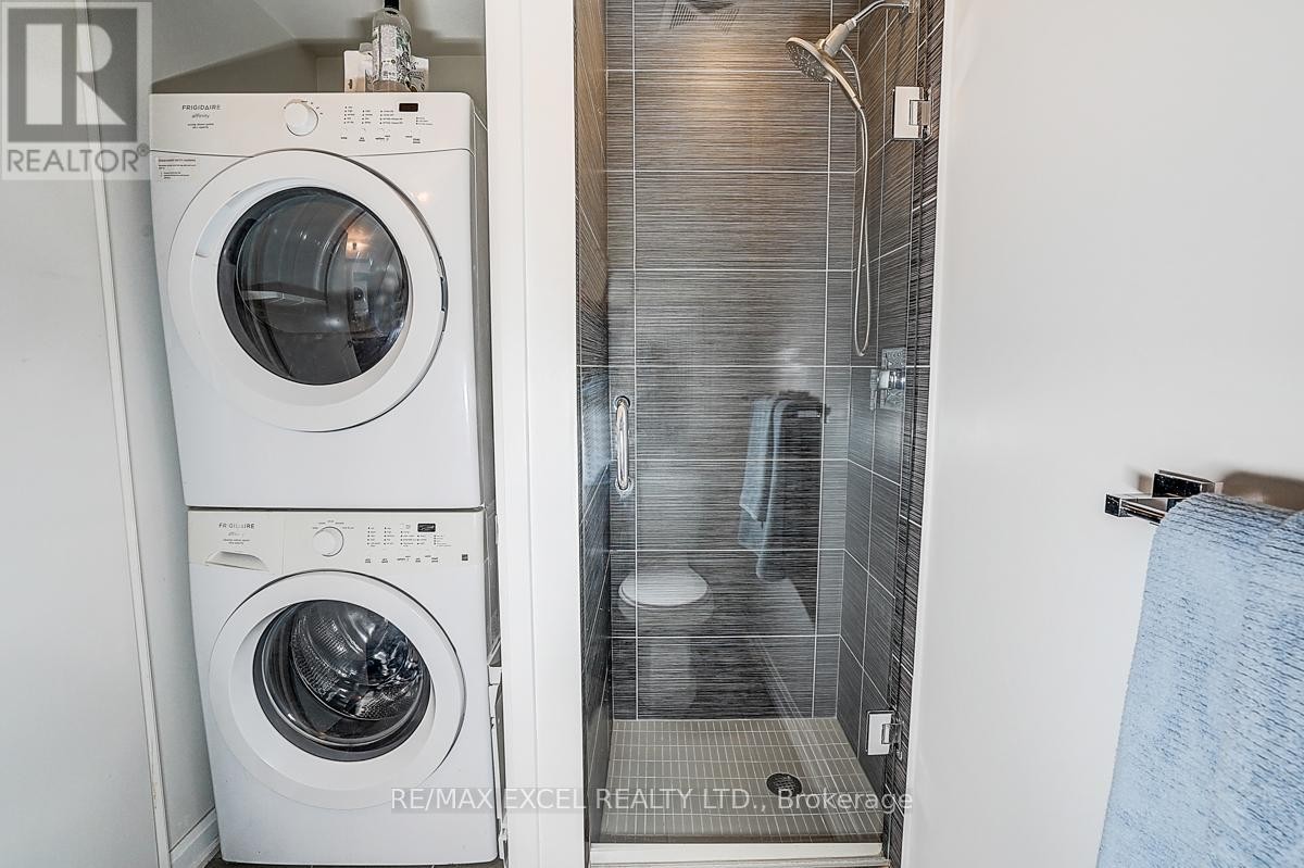 












2707 - 9 BOGERT AVENUE

,
Toronto (Lansing-Westgate),




Ontario
M2N0H3

