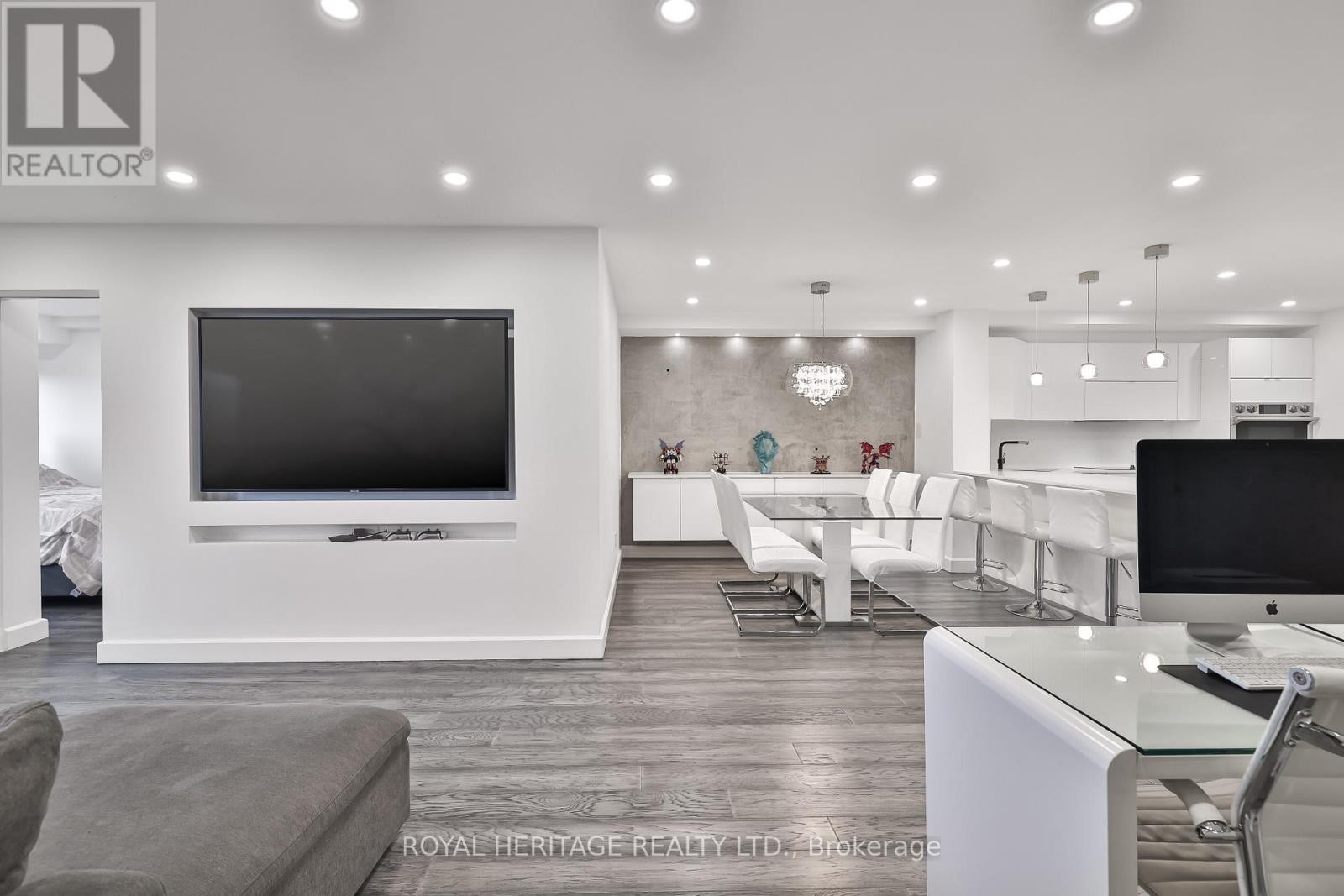 












801 - 10 TORRESDALE AVENUE

,
Toronto (Westminster-Branson),




Ontario
M2R3V8

