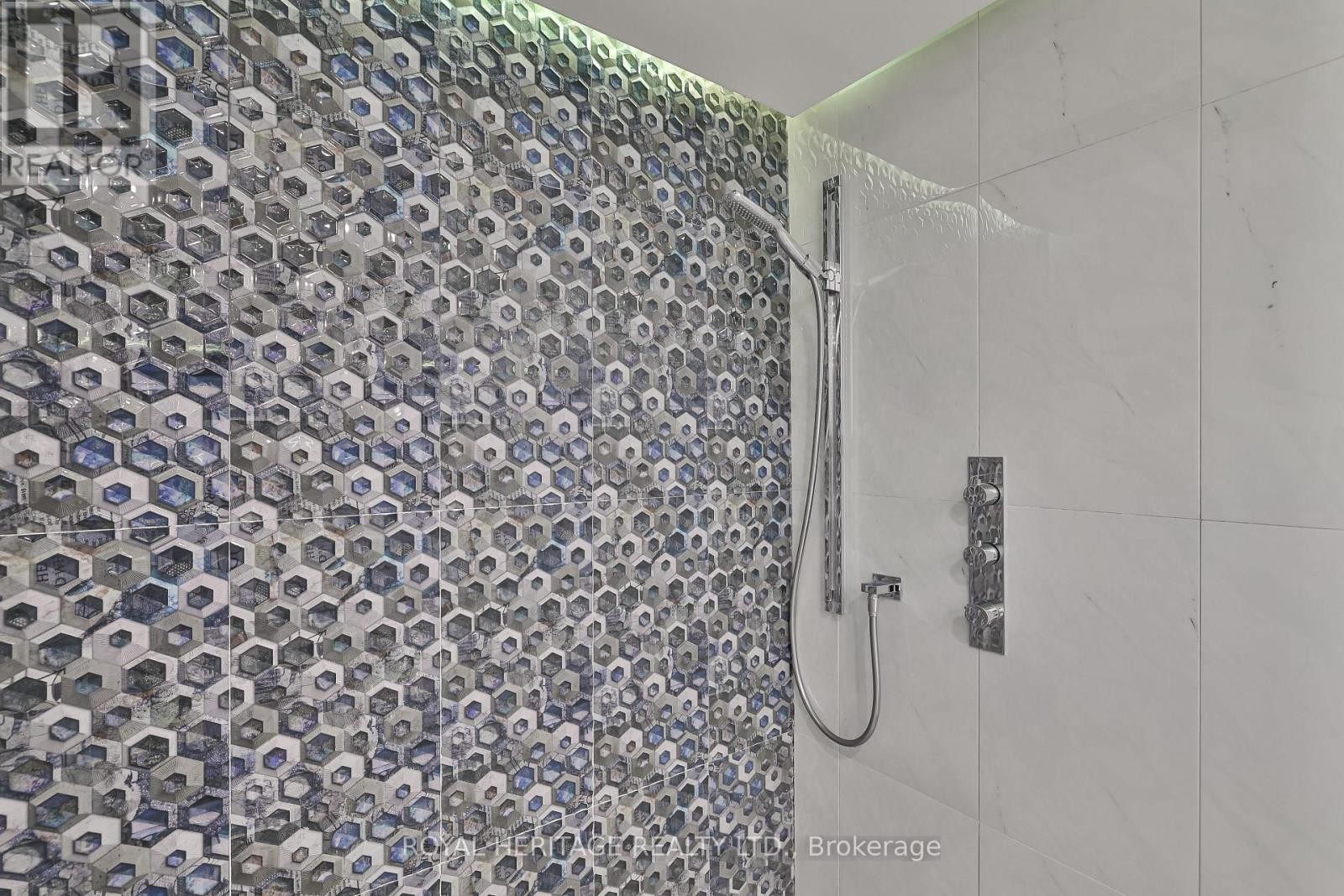 












801 - 10 TORRESDALE AVENUE

,
Toronto (Westminster-Branson),




Ontario
M2R3V8

