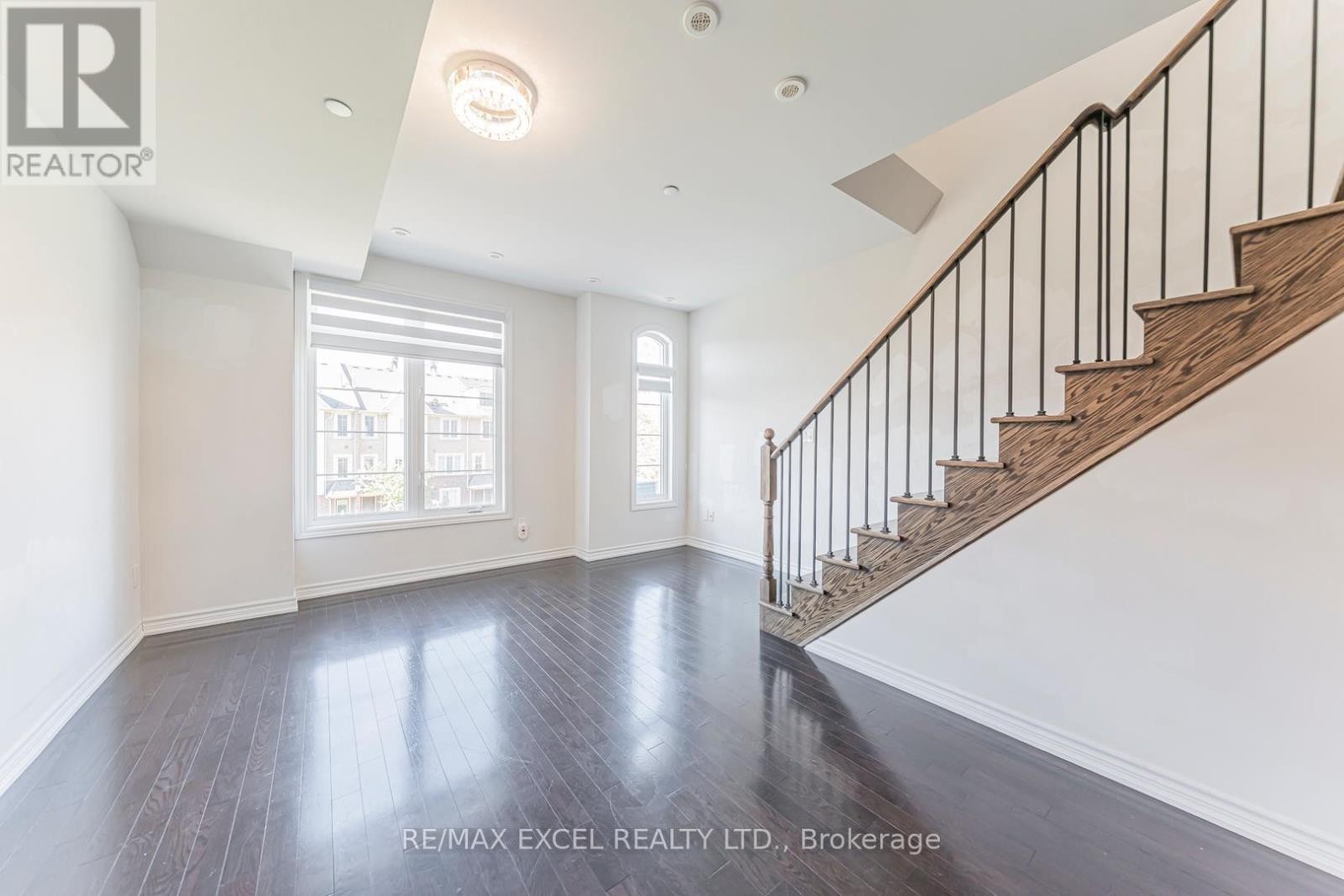 












8 - 39 DREWRY AVENUE

,
Toronto (Newtonbrook West),




Ontario
M2M0B4

